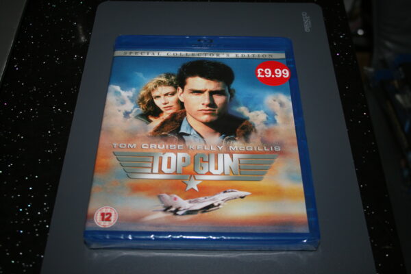 TOP GUN SPECIAL COLLECTOR`S EDITION BLU-RAY BRAND NEW. CERT 12.
