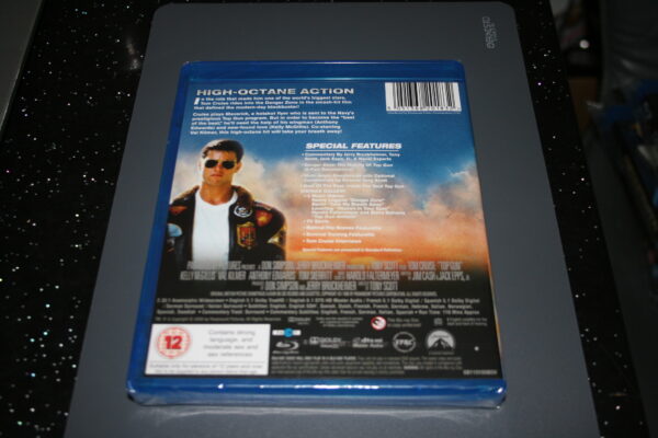 TOP GUN SPECIAL COLLECTOR`S EDITION BLU-RAY BRAND NEW. CERT 12. - Image 2
