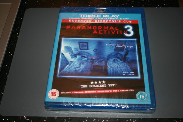 PARANORMAL ACTIVITY 3 EXTENDED DIRECTOR`S CUT TRIPLE PLAY (BLU-RAY + DVD, 2012) BRAND NEW. CERT 15.