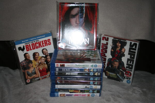 Christmas Special Bundle Brand New. + 2 EXTRA FREE OF CHARGE . SEE LAST 2 PICTURES.
