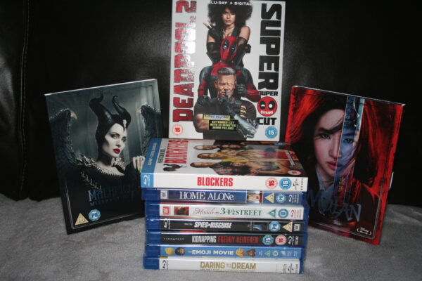 CHRISTMAS BUNDLE LOT 11 X10 BRAND NEW. CERT E-15.