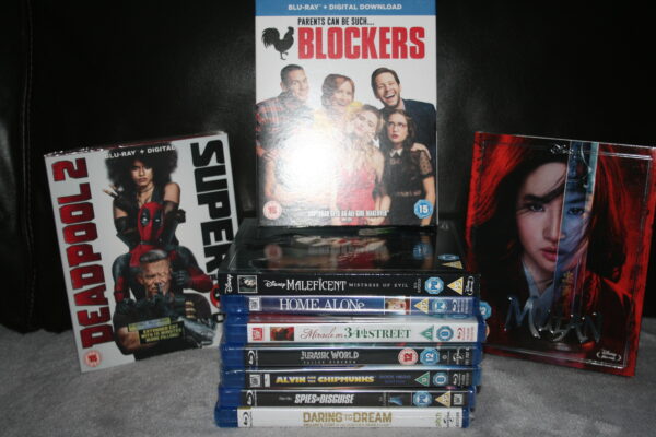 CHRISTMAS BUNDLE LOT 12 X 10 BRAND NEW. CERT E-15.