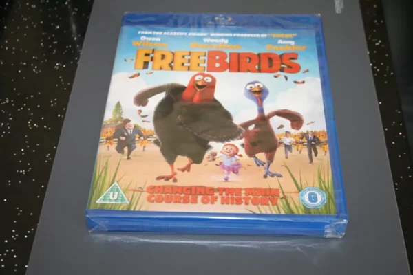 FREE BIRDS (BLU-RAY, 2014) BRAND NEW. CERT U.