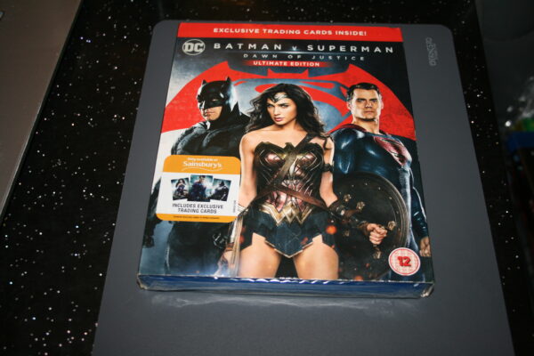 BATMAN V SUPERMAN DAWN OF JUSTICE ULTIMATE EDITION (BLU-RAY, 2016) BRAND NEW. CERT 12. + SLIP COVER.