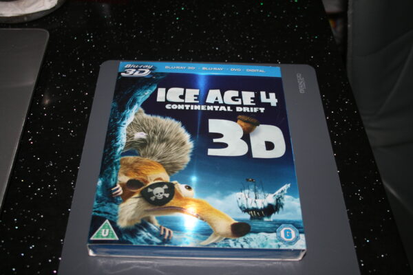 ICE AGE 4 CONTINETAL DRIFT (3D + 2D BLU-RAY, 2013) BRAND NEW. CERT U. + SLIP COVER.
