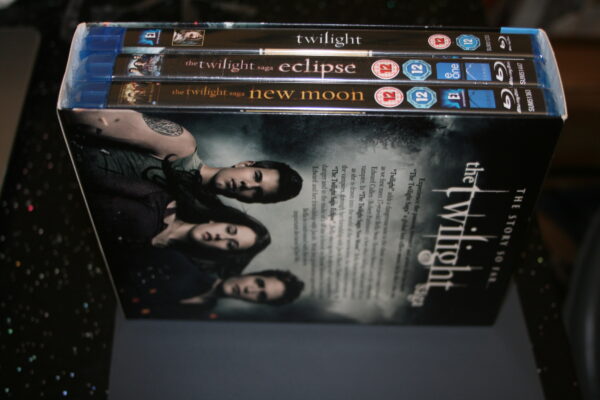 THE TWILIGHT SAGA TRIO BOX SET (BLU-RAY, 2011) BRAND NEW. CERT 12. - Image 2