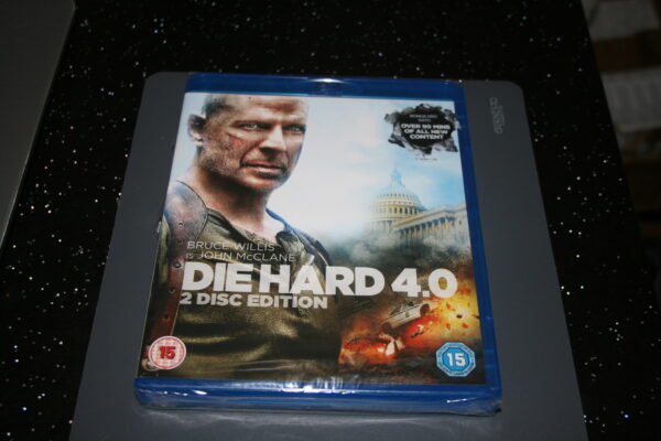 DIE HARD 4.0 2-DISC EDITION (BLU-RAY, 2013) BAND NEW. CERT 15.