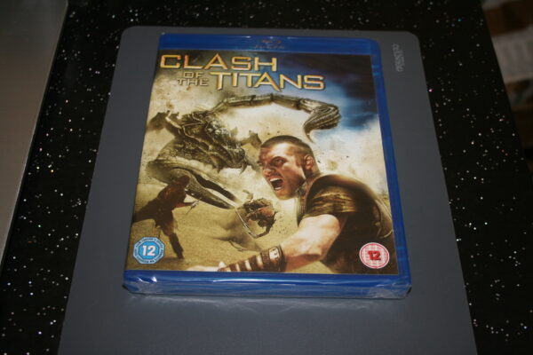 CLASH OF THE TITANS (BLU-RAY, 2010) BRAND NEW. CERT 12.