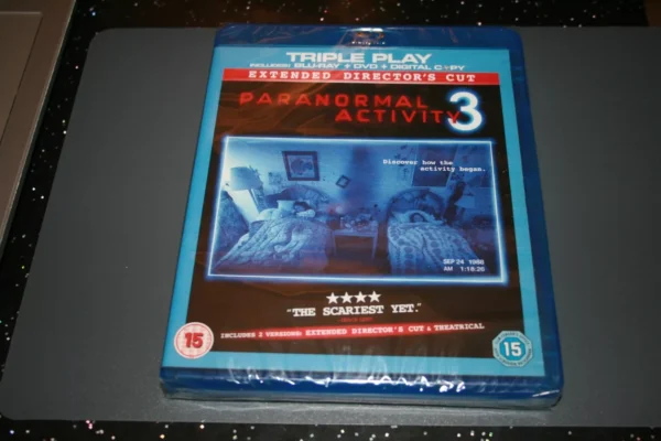 PARANORMAL ACTIVITY 3 EXTENDED DIRECTOR`S CUT TRIPLE PLAY (BLU-RAY, 2012) BRAND NEW. CERT 15.