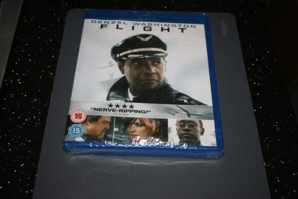 Flight (Blu-ray, 2013) Brand New. Cert 15.