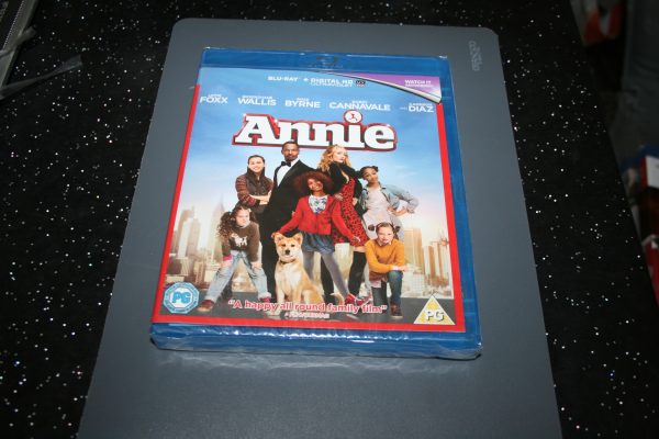 Annie (Blu-ray, 2015) Brand New. Cert PG.