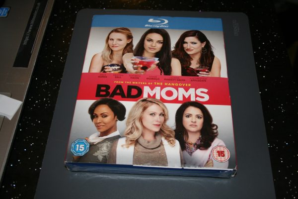 Bad Moms (Blu-ray, 2016) Brand New. Cert 15. + Slip Cover.