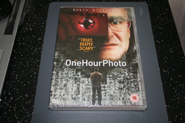 One Hour Photo (DVD, 2003) Brand New. Cert 15.
